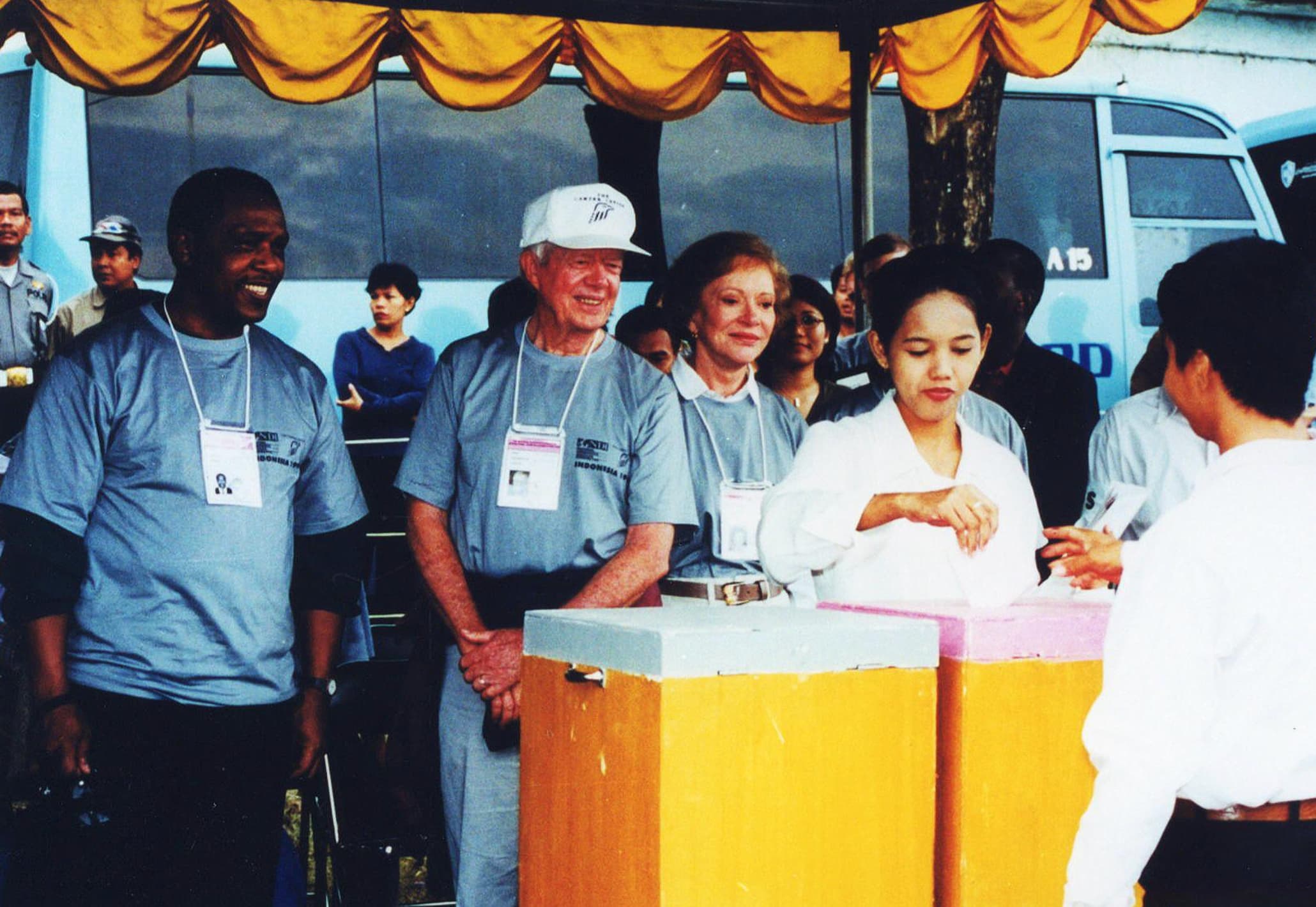 “Former U.S. President Jimmy Carter and First Lady Rosalynn Carter observed the Indonesia in 1999."